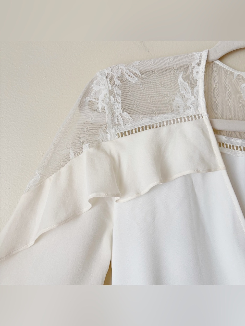 Parker | Lace Shoulder Long Sleeve Romper Ruffles Surplice V-neck Ivory Large - Picture 3 of 11